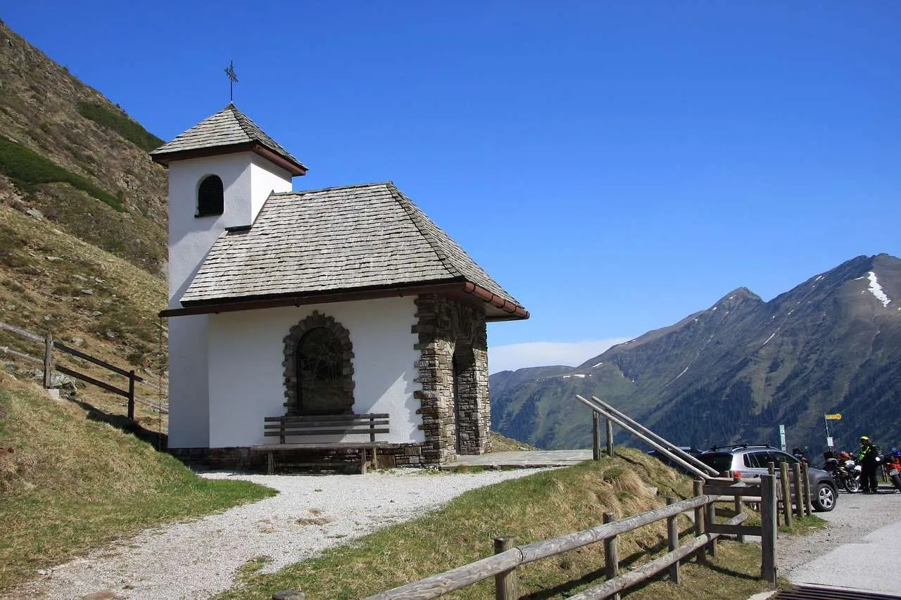 Repair of Roofing: Expert Guide to Safe Fixes